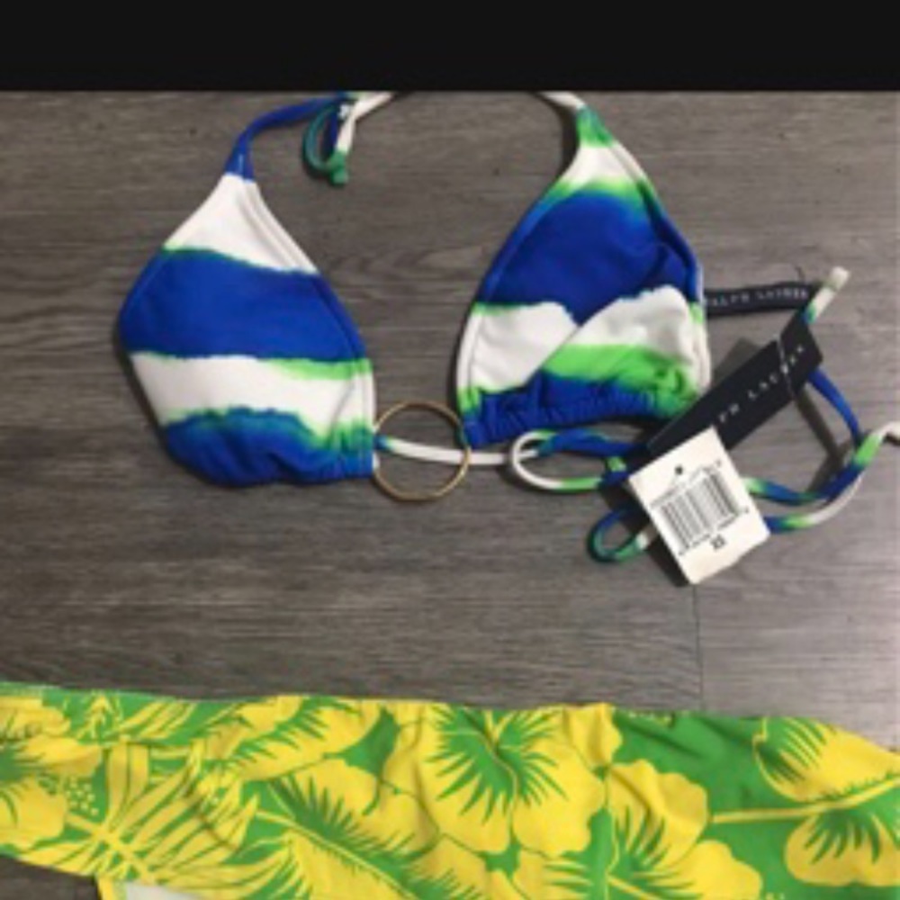 Swim wears bras
